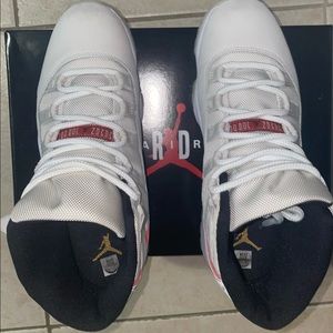 Air Jordan 11 Retro Platinum Tint/ University Red Size 10